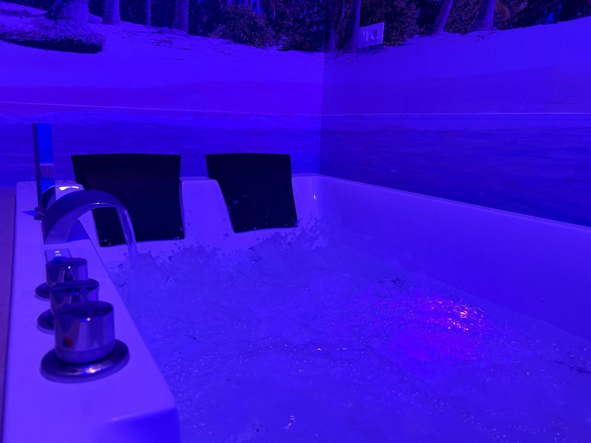 Habitacion Con Jacuzzi Y Bano Privado Madrid Exterior photo