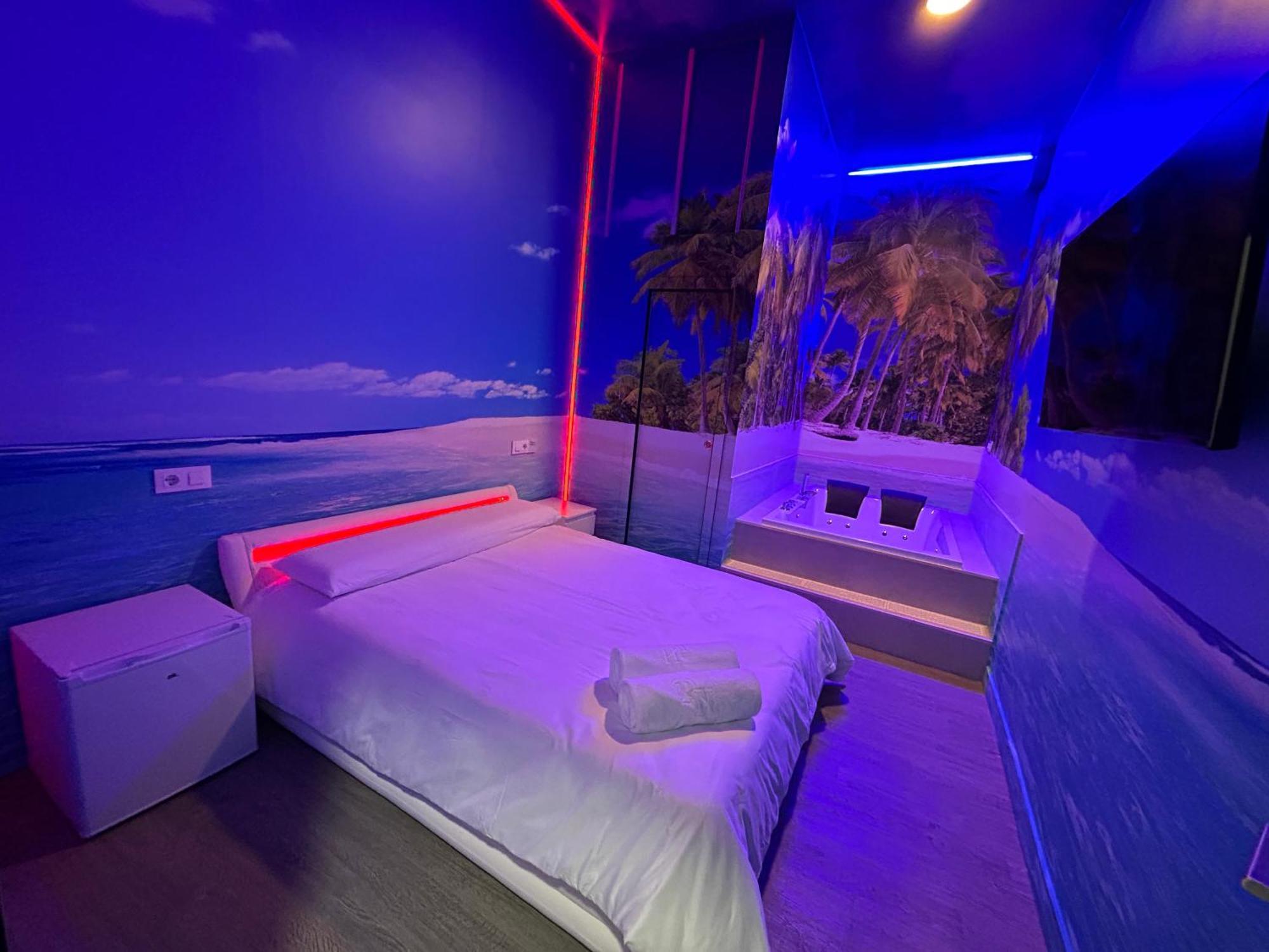 Habitacion Con Jacuzzi Y Bano Privado Madrid Exterior photo